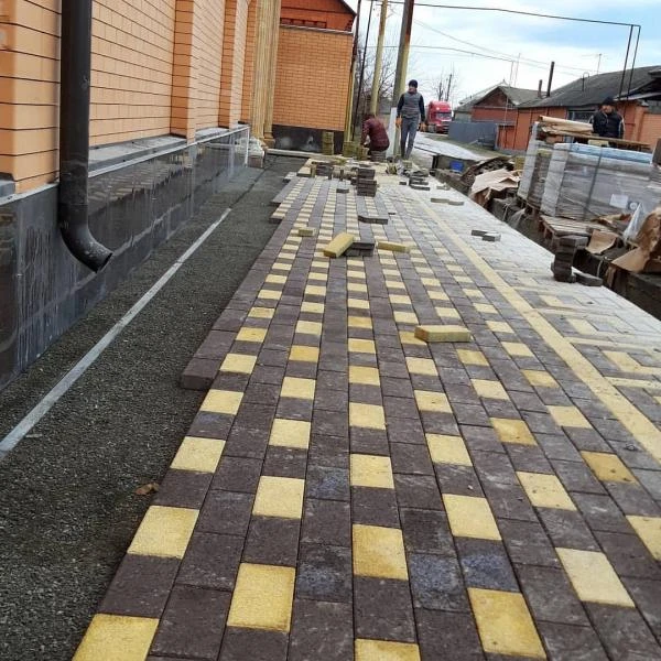 Фото Укладка тротуарной плитки