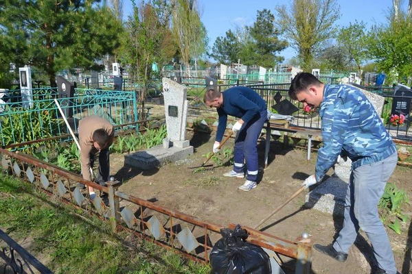 Фото Частный мастер ПО УБОРКЕ НА КЛАДБИЩЕ