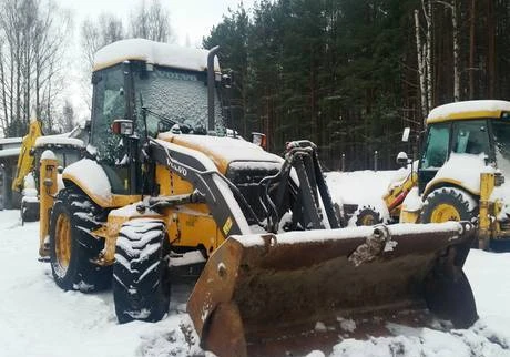 Фото Volvo BL71 2008 года экскаватор-погрузчик