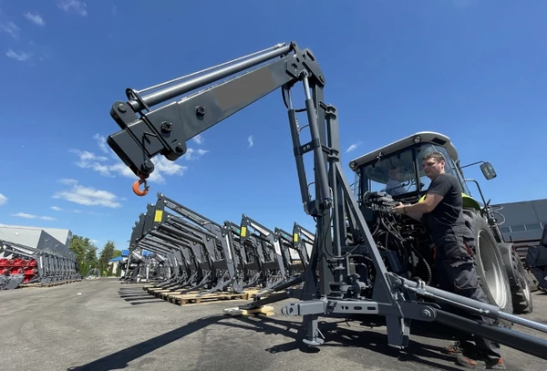 Фото Манипулятор (Кран) Слон навесной на трактор