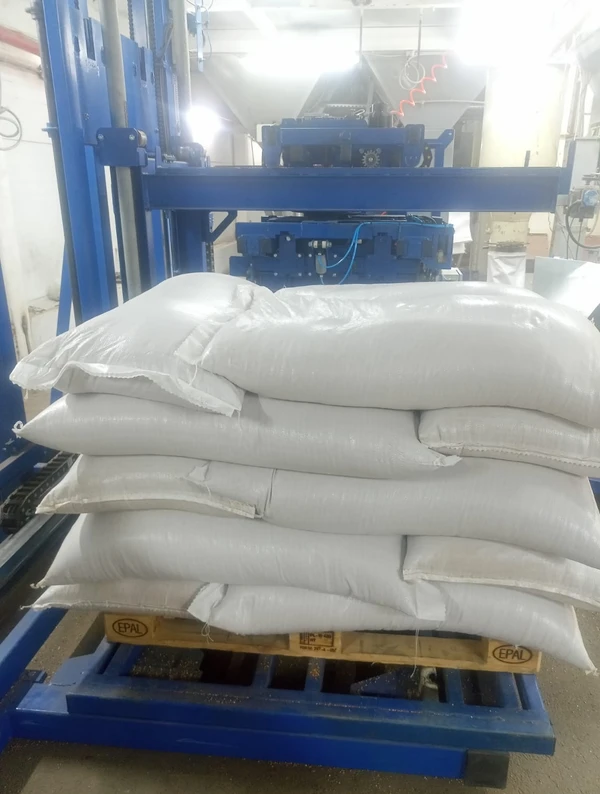 Фото Паллетоукладчик для агросектора с устройством для зашивных мешков