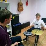 Уроки игры на барабанах.