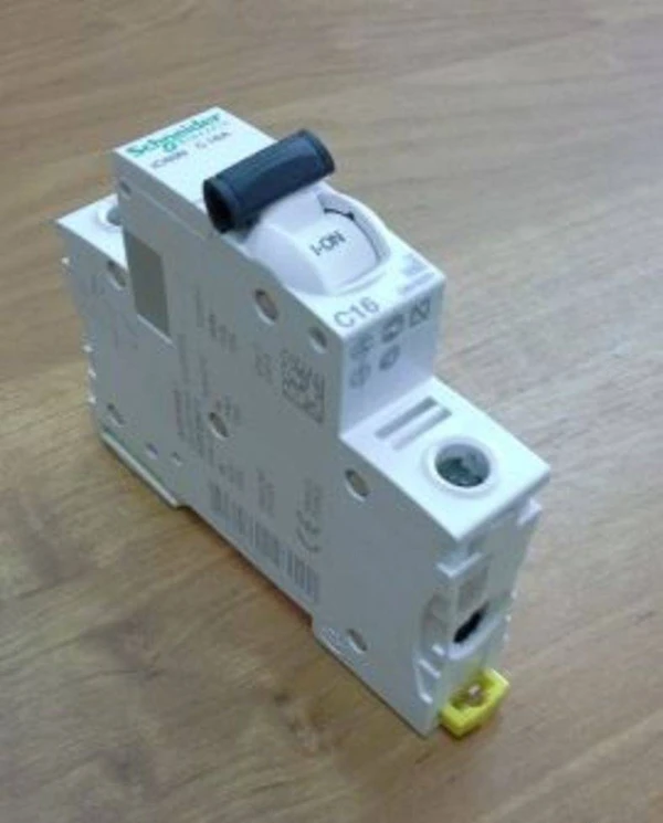 Фото Автомат Schneider Electric iC60N C16A 1P