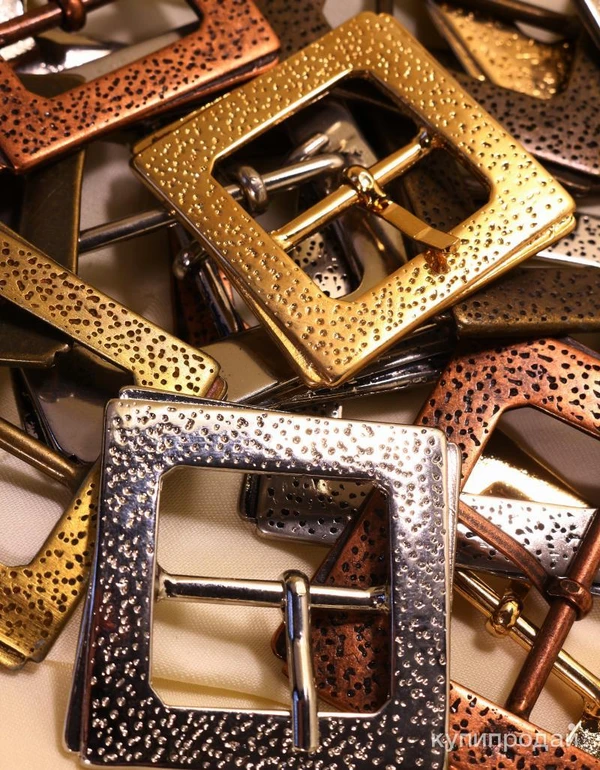 Фото Фурнитура для сумок, пряжки, винты для ремней и поясов. Большой выбор.
