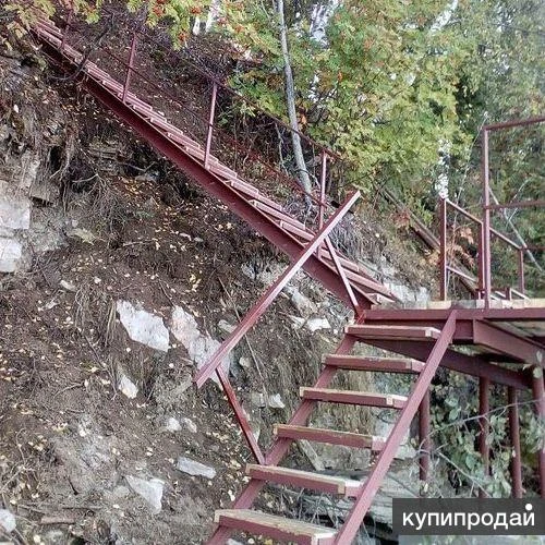 Фото Лестница металлическая - спуск к реке