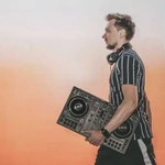 DJ