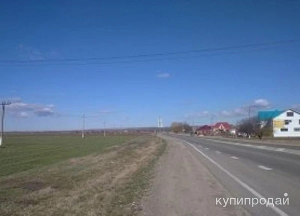 Продаётся участок возле трассы