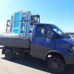 Доставка оконной пирамидой окон и стекла