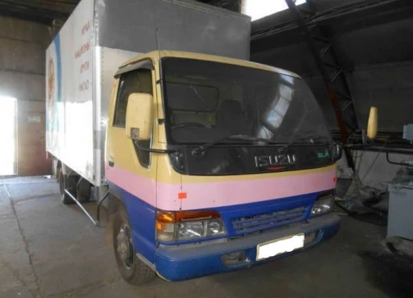 Фото Isuzu elf грузовой фургон