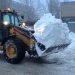 Уборка снега погрузчиком cat