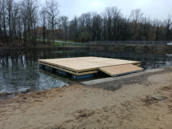 Фото Плавучая понтонная площадка