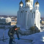 Очистка кровли (крыши) от снега и наледи