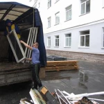 Фото №2 Вывоз окон после демонтажа