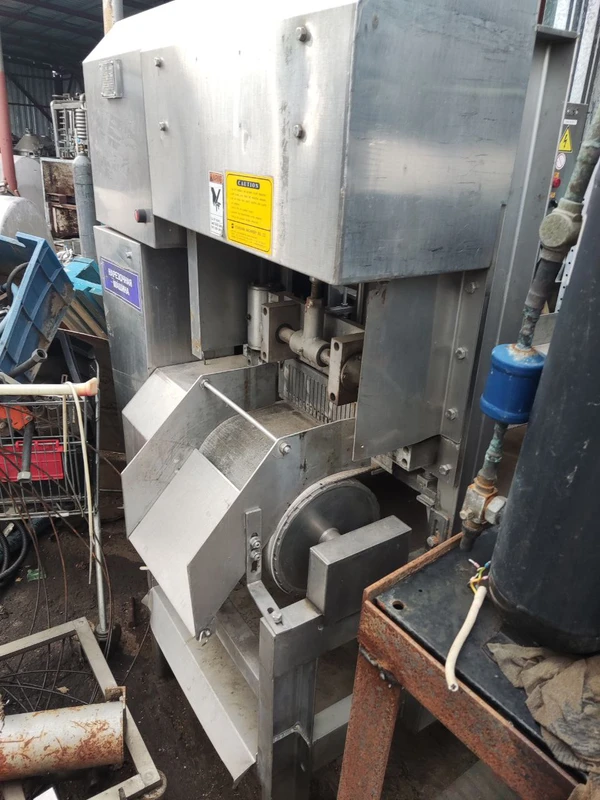 Фото машина с подающим конвейером для нарезки соломкой овощей, мяса, вяленой рыбы