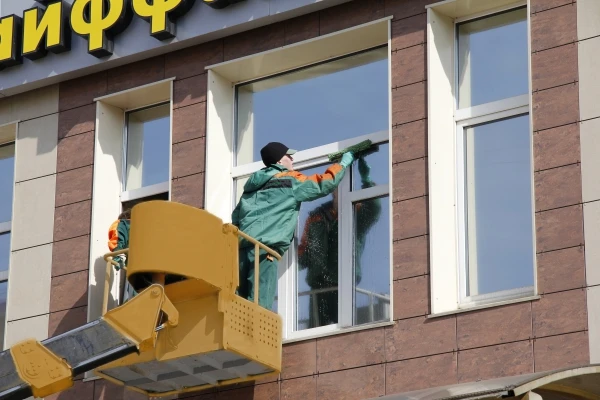 Фото Мойка окон, фасадов и витрин  