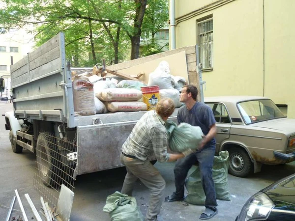 Фото Вывоз «под ключ» строительного мусора, хлама, грунта и др.