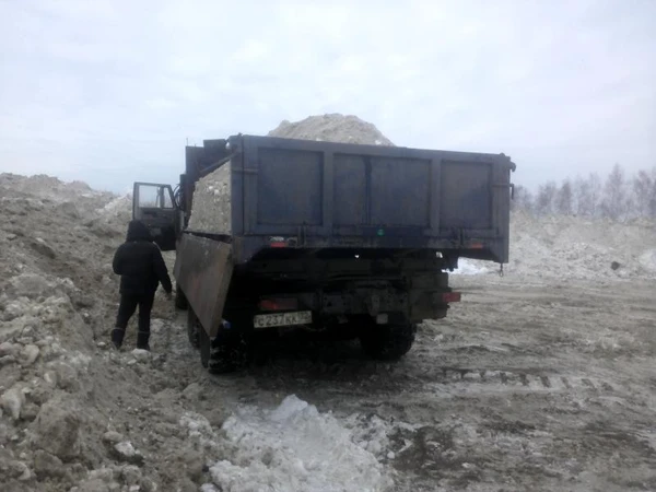 Фото Услуги самосвала услуги самосвала  вездехода услуги манипулятора вездехода.песок щебень 