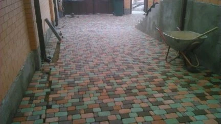 Фото Укладка тротуарной плитки