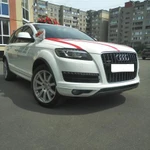 Белая Audi Q7