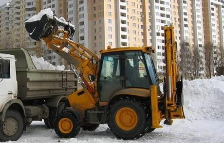 Фото Вывоз снега самосвалами в Воскресенске