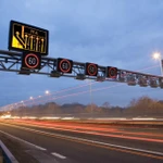 фото Дорожные опоры, металлоконструкции ЛЭП и подвесная арматура ЛЭП