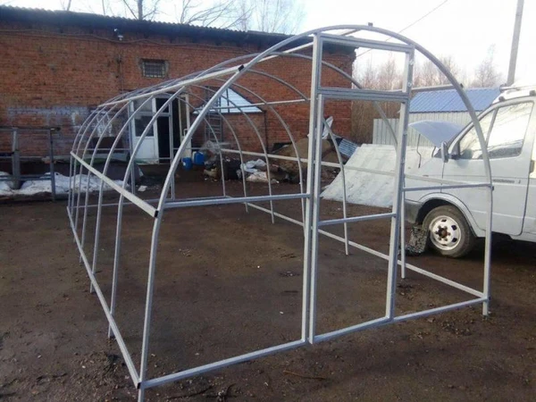 Фото Теплицы усиленной конструкции