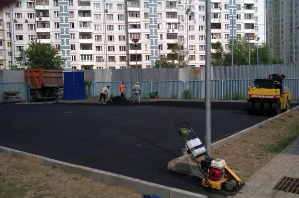 Фото Асфальтирование. Укладка тротуарной плитки. Бригада.