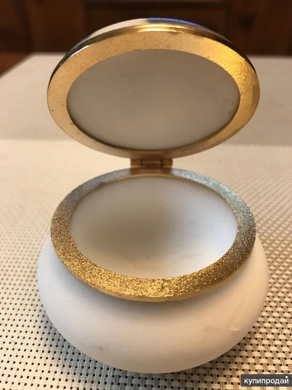 Фото Шкатулка "Мэрилин Монро" из натурального камня Селенит