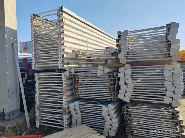 Фото Металлические стеллажи складские