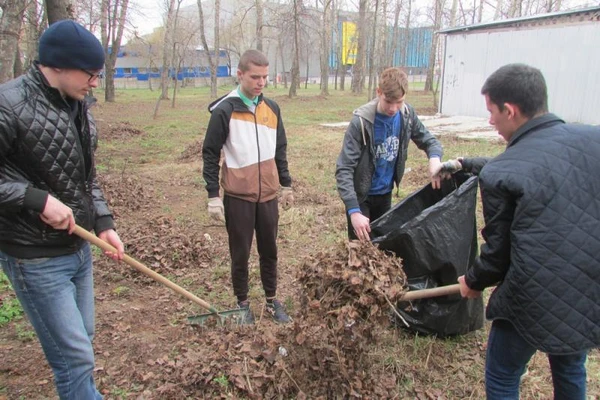 Фото Уборка территории от мусора после зимы
