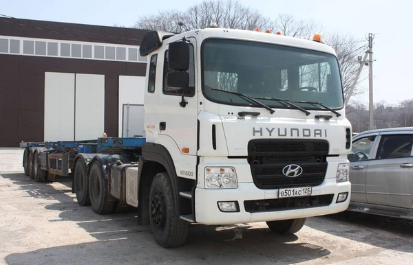 Фото Тягач Hyundai HD1000, 2012 год