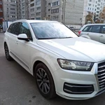 Audi Q7 с водителем