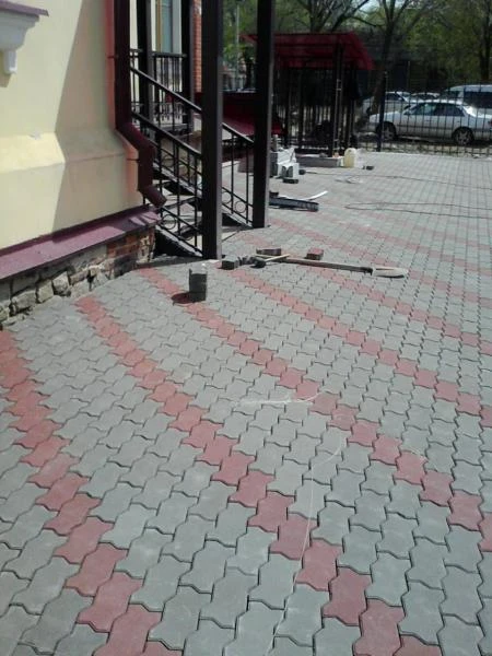 Фото Укладка тротуарной плитки
