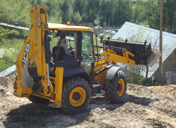 Фото Аренда экскавторов - погрузчиков JCB