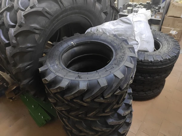 Шина переднего колеса МТЗ 11,2-20 114А6 8 н. с. Ф-35 Волтайр с камерой