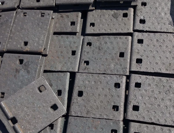 Фото Подкладки Д33 ГОСТ 8142-89 костыльного скрепления к рельсам типа Р-33