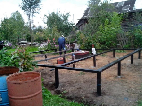 Фото Завинчиваю сваи и свайные фундаменты. Ямобур