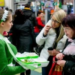 Фото №7 Раздача листовок. Промоутеры. Дегустации