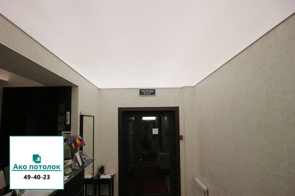 Фото Монтаж теневого натяжного потолка в Омске