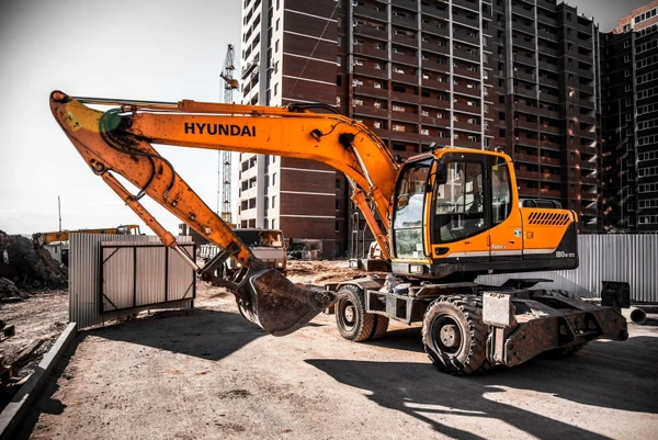 Фото Колесный экскаватор Hyundai R180W-9S