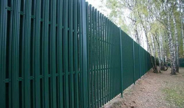 Фото Заборы из профнастила, заборы из штакетника3Д сетк