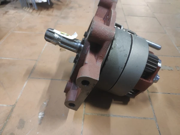 Крышка ВОМ 80-4202020