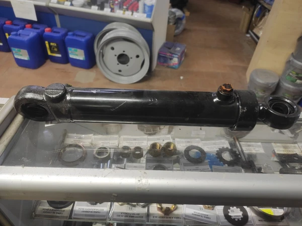 Гидроцилиндр рулевого управления МТЗ-80, 82 ЦС- 50.25.200 (ЦС-50.3405215)