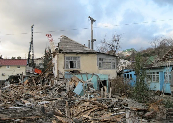 Фото ДЕМОНТАЖ ДОМОВ, СНОС  САРАЕВ, ВЫВОЗ МУСОРА И Т. Д. ПОД КЛЮЧ